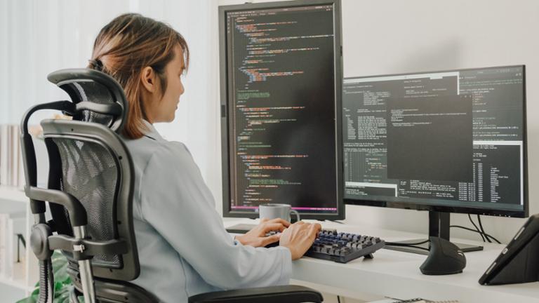 GettyImages-1451309426.jpg Main image of article Windows Desktop Specialist: Sample Resume and Necessary Skills